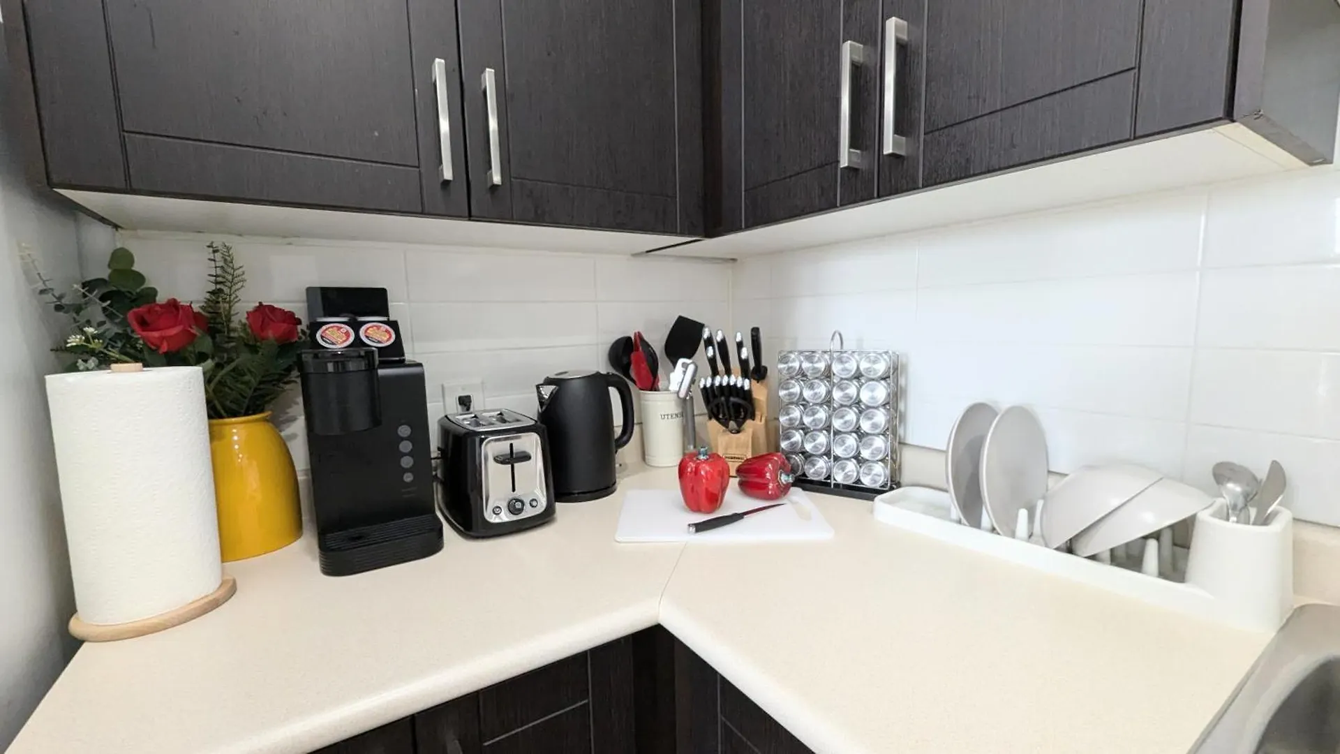 Cozy Room With Private Kitchen, Private Bathroom Toronto