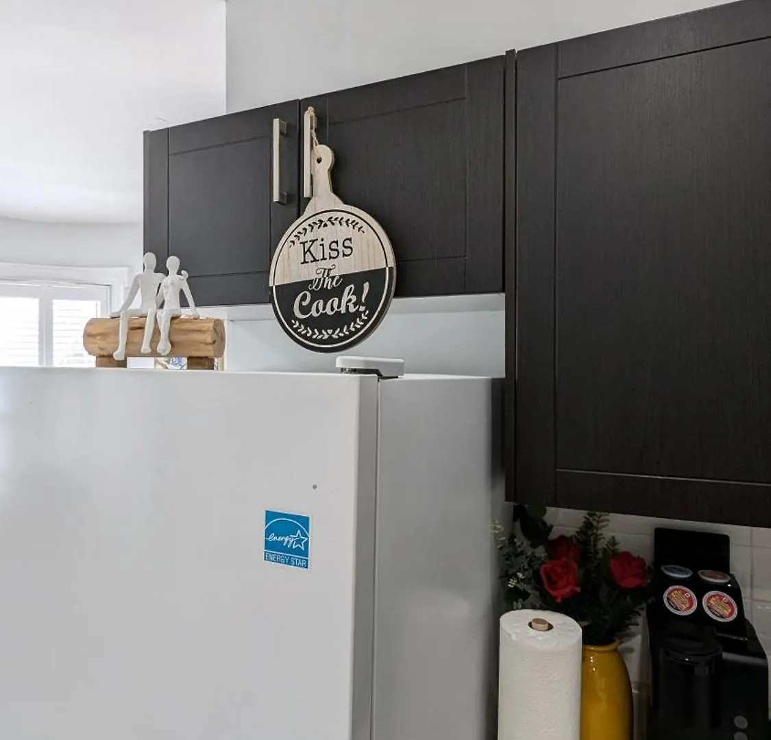 Homestay Cozy Room With Private Kitchen, Private Bathroom Toronto