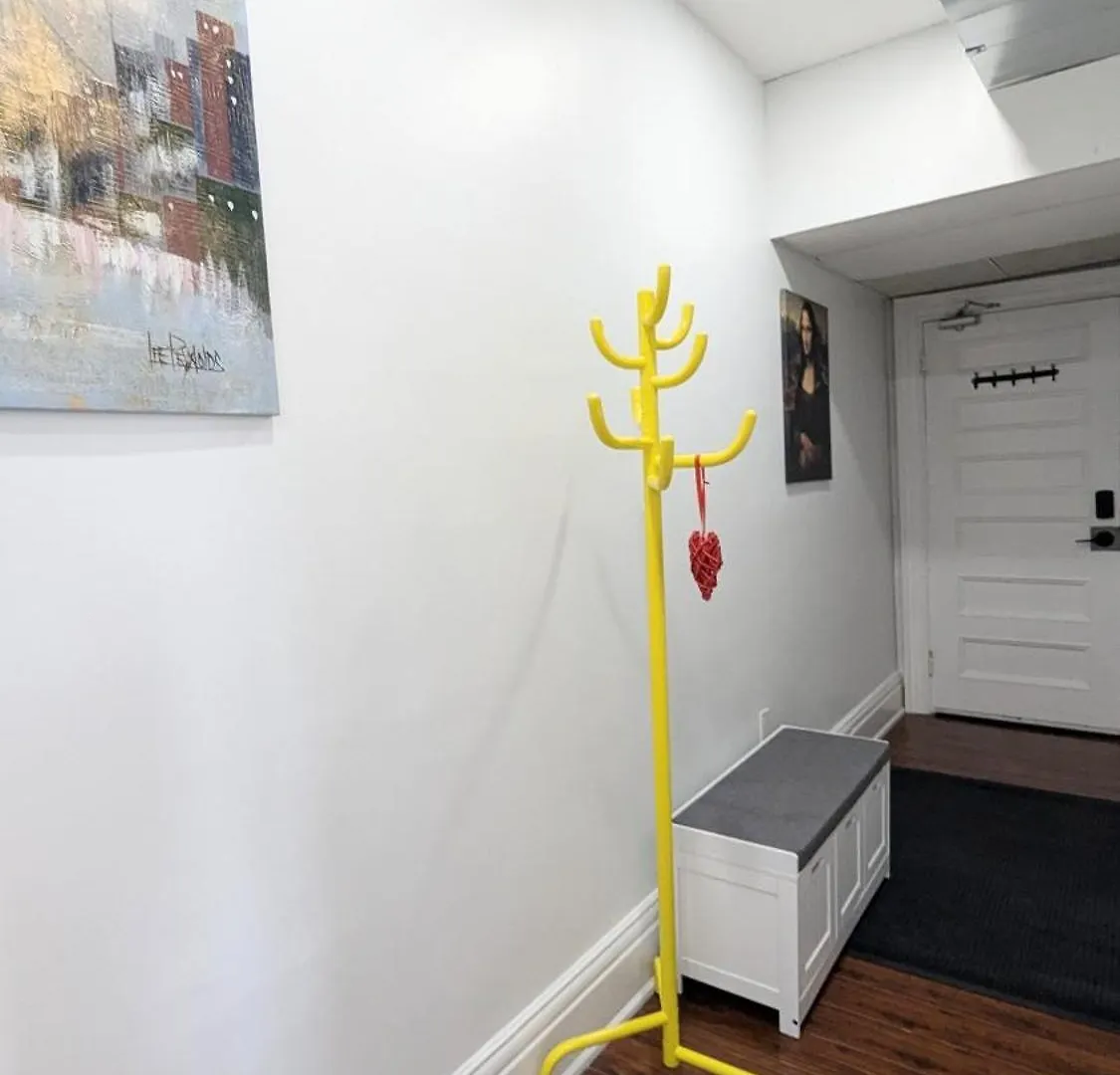 Homestay Cozy Room With Private Kitchen, Private Bathroom Toronto