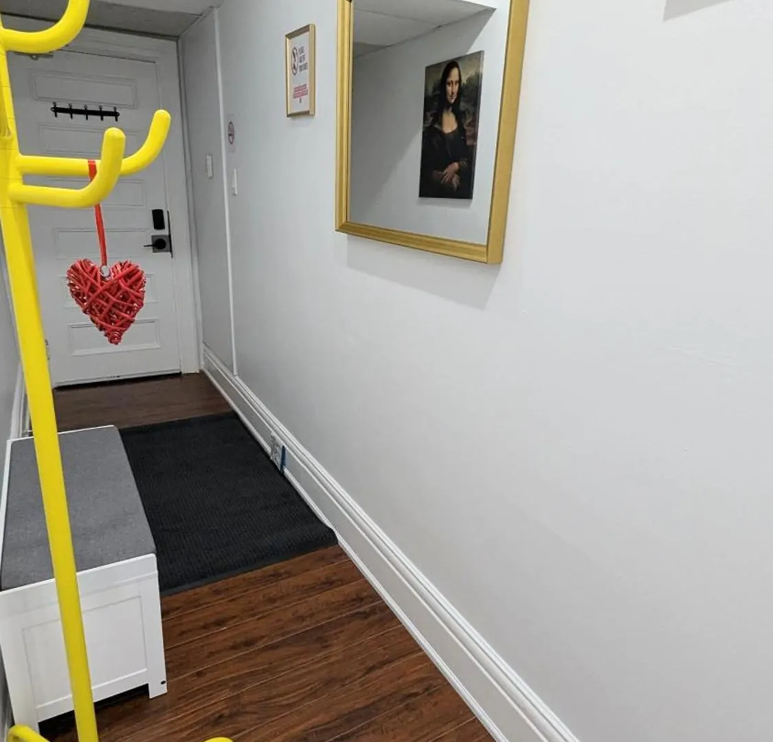 Cozy Room With Private Kitchen, Private Bathroom Toronto