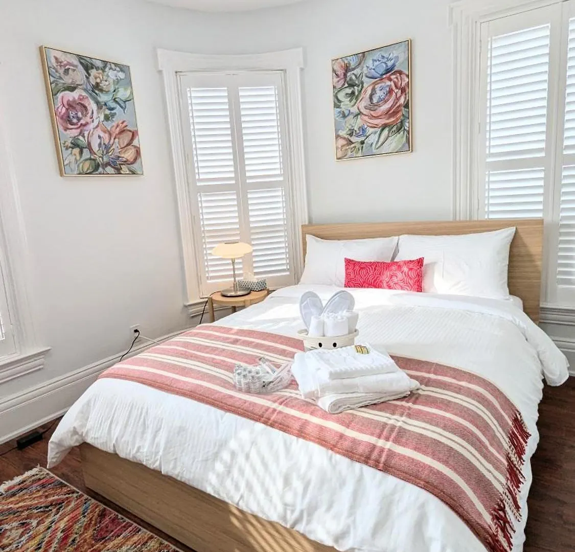 Homestay Cozy Room With Private Kitchen, Private Bathroom Toronto Canada