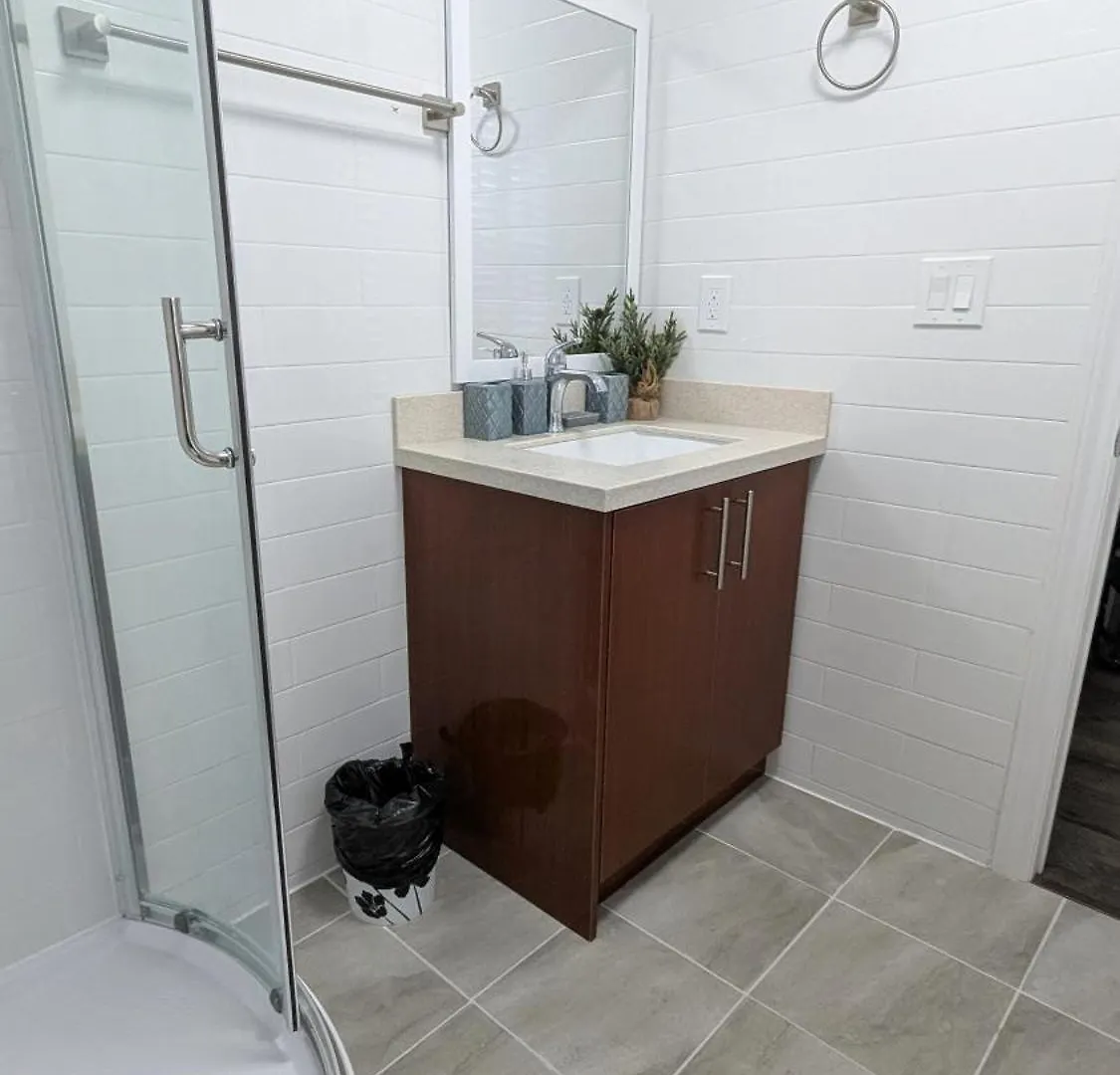 Cozy Room With Private Kitchen, Private Bathroom Toronto