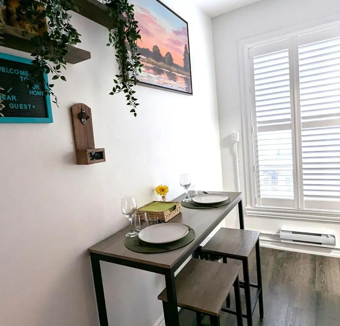 Homestay Cozy Room With Private Kitchen, Private Bathroom Toronto