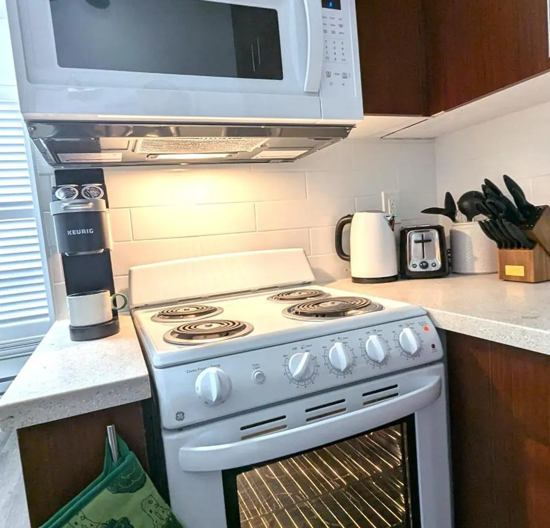 Cozy Room With Private Kitchen, Private Bathroom Toronto