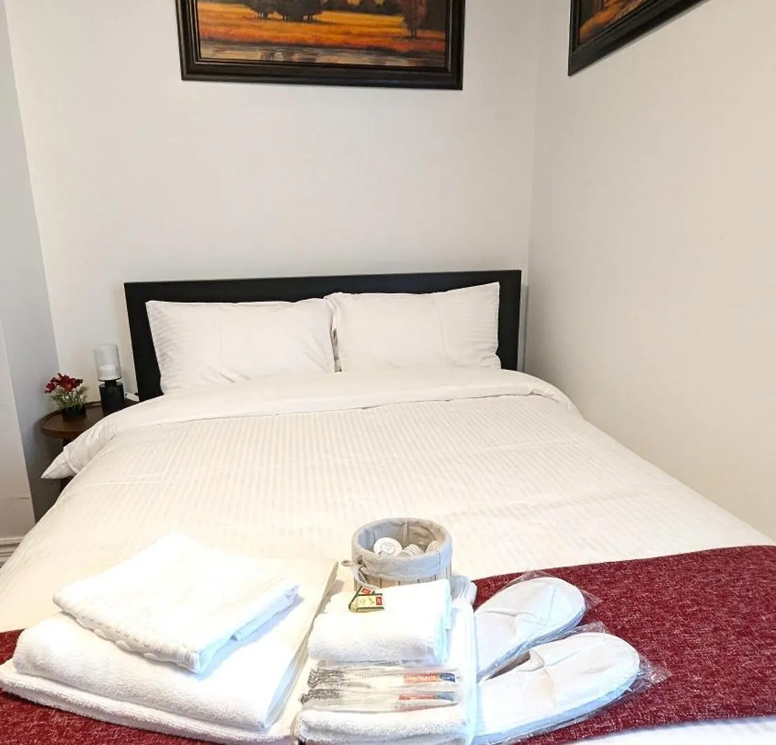 Homestay Cozy Room With Private Kitchen, Private Bathroom Toronto
