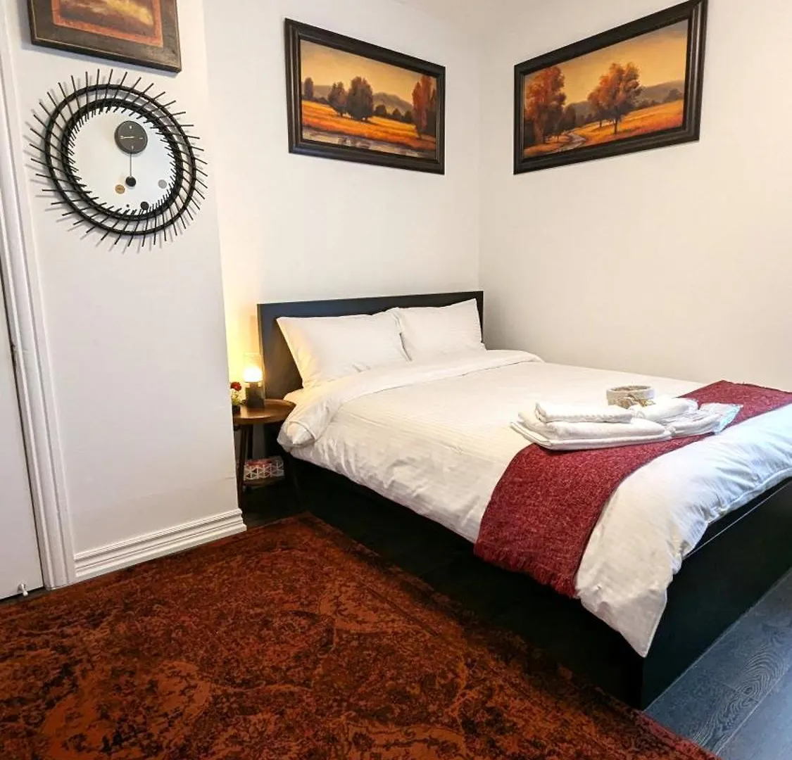 Cozy Room With Private Kitchen, Private Bathroom Toronto Homestay