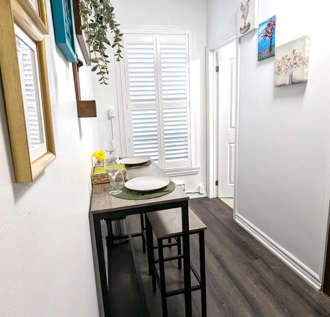 Cozy Room With Private Kitchen, Private Bathroom Toronto Homestay