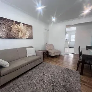 Renovated 2bedrooms With Free Parking , Montreal Canada